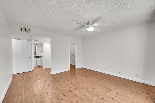 Building Photo - 428 NW 70th Ave