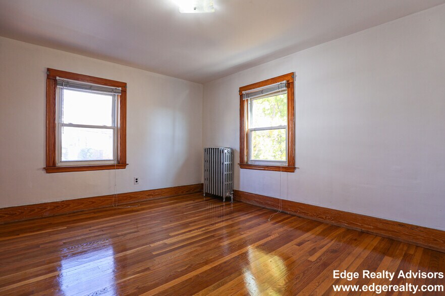 Building Photo - 36 South Crescent Circuit