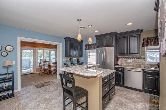 Building Photo - 695 Lakengren Dr