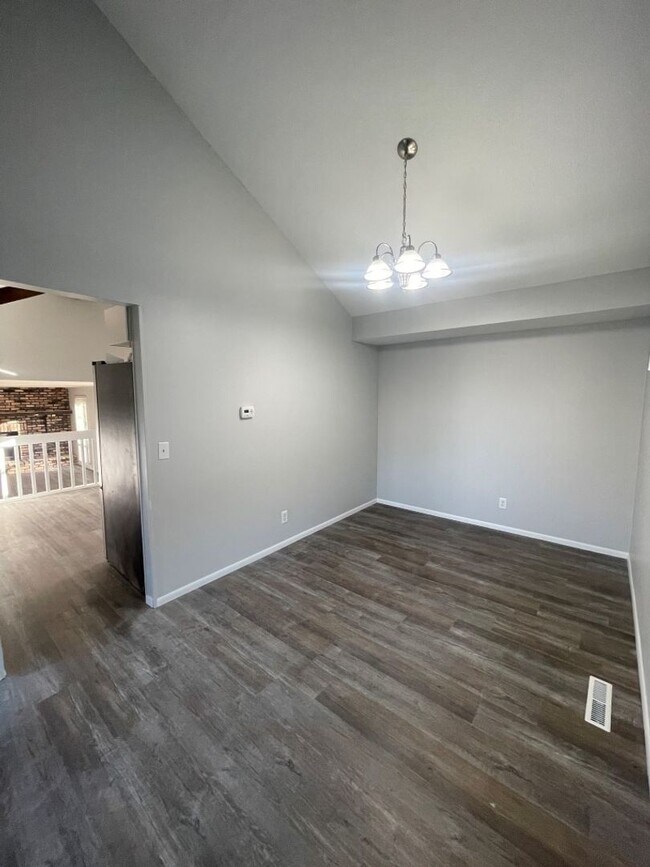 Building Photo - Home For Rent Bellevue.