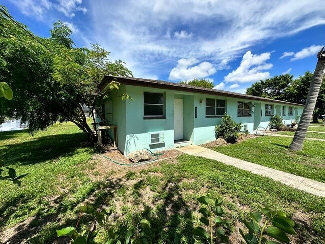 Building Photo - 3403 Palm Dr