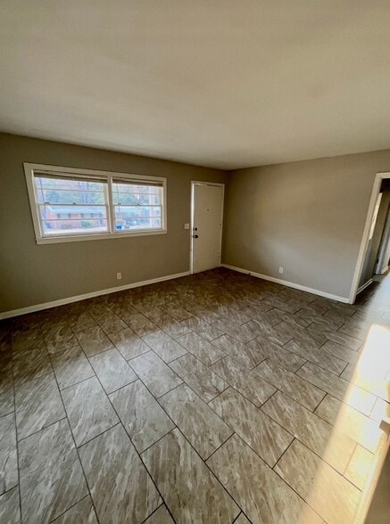 Building Photo - 4970 Gardiner Dr