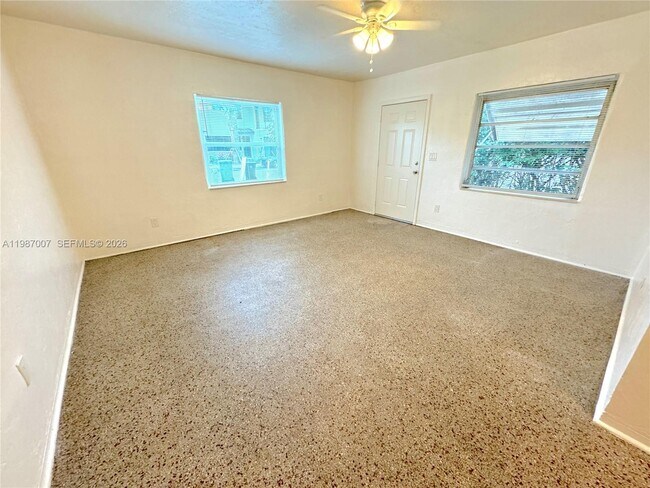 Building Photo - 501 SE 12th Ct