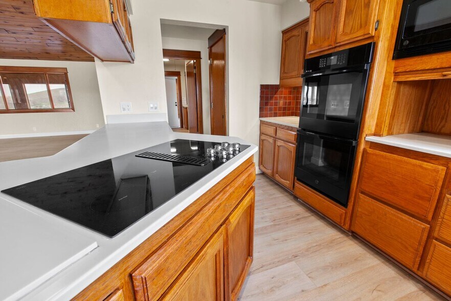 Building Photo - 8850 Rocky Canyon Rd