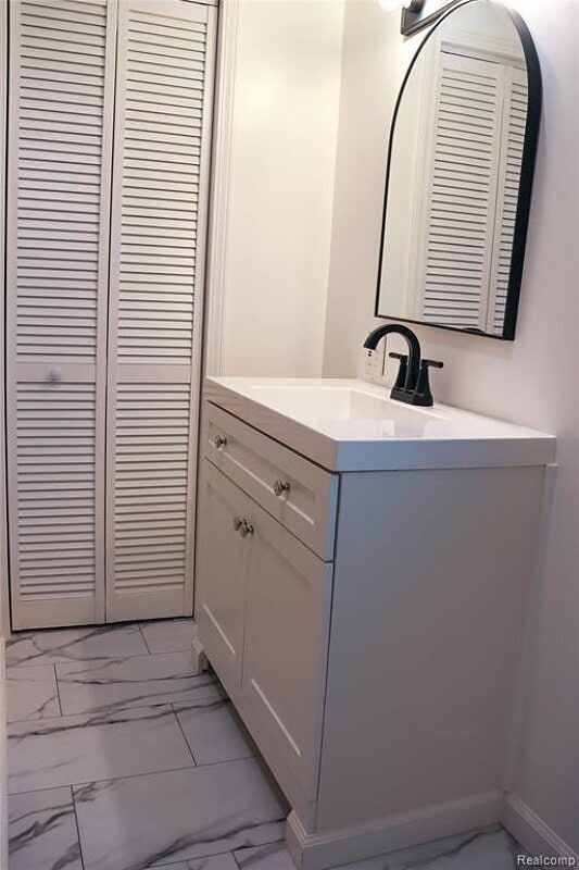 Building Photo - 618 Clinton St