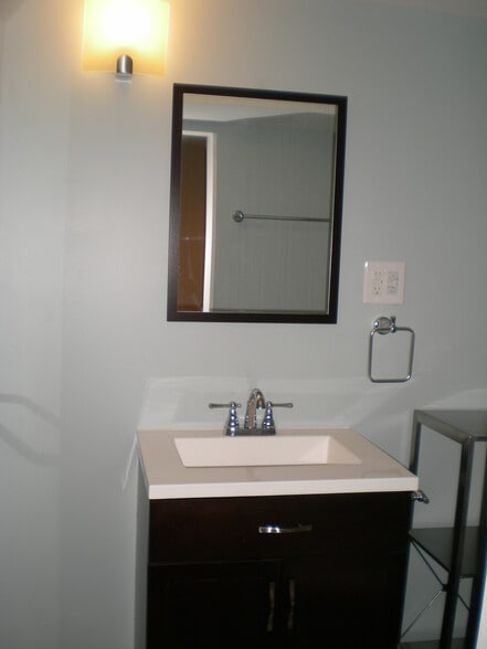 bathroom - 611 Lake Washington Blvd E
