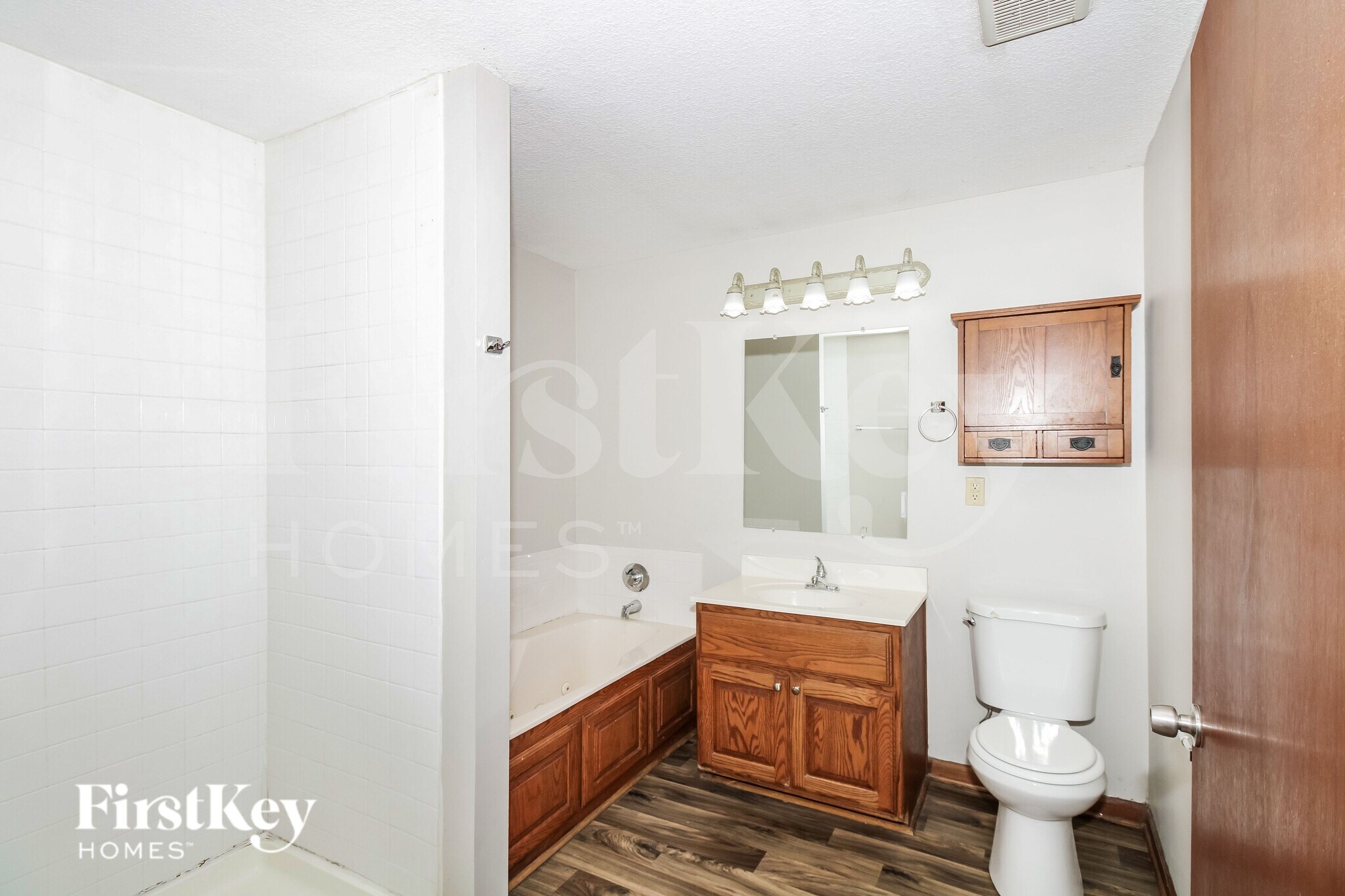 Building Photo - 410 N Titus Ave