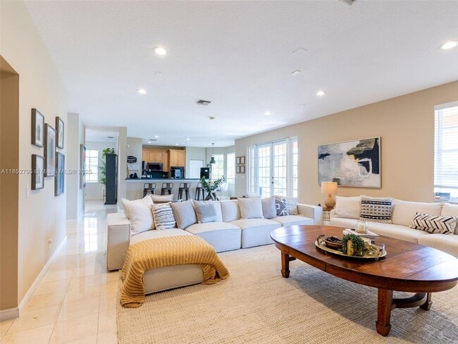 Building Photo - 665 Nandina Dr