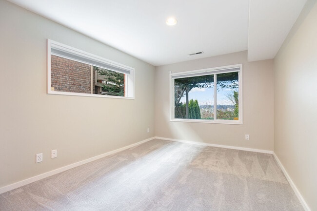 Building Photo - 4403 Powell Pl S