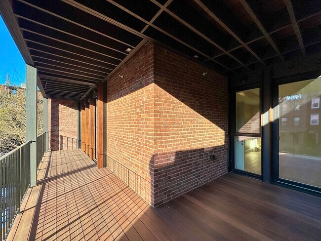 Building Photo - 144 Worcester St