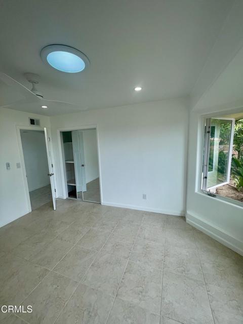 Building Photo - 1148 Colina Vista