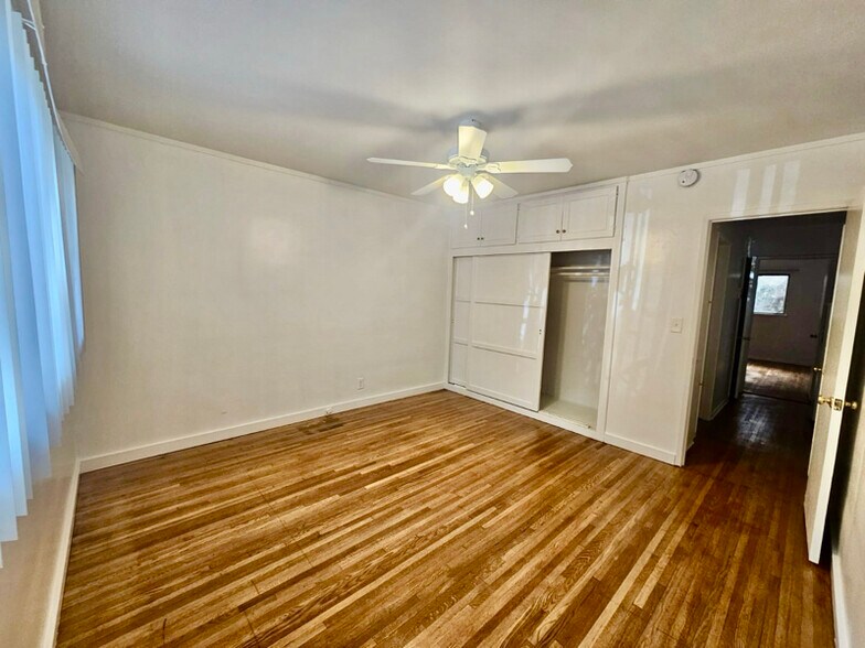 Building Photo - 1850 N La Brea Ave