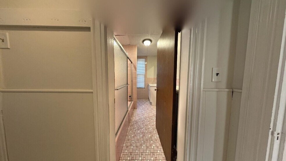 Building Photo - 202 Byron St