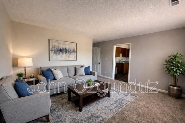 Building Photo - 2814 Rochelle St