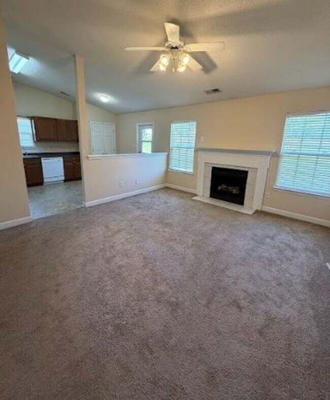Building Photo - 3 BR/2BA | Newly Renovated Single Family Home | Fenced backyard| Community pool!