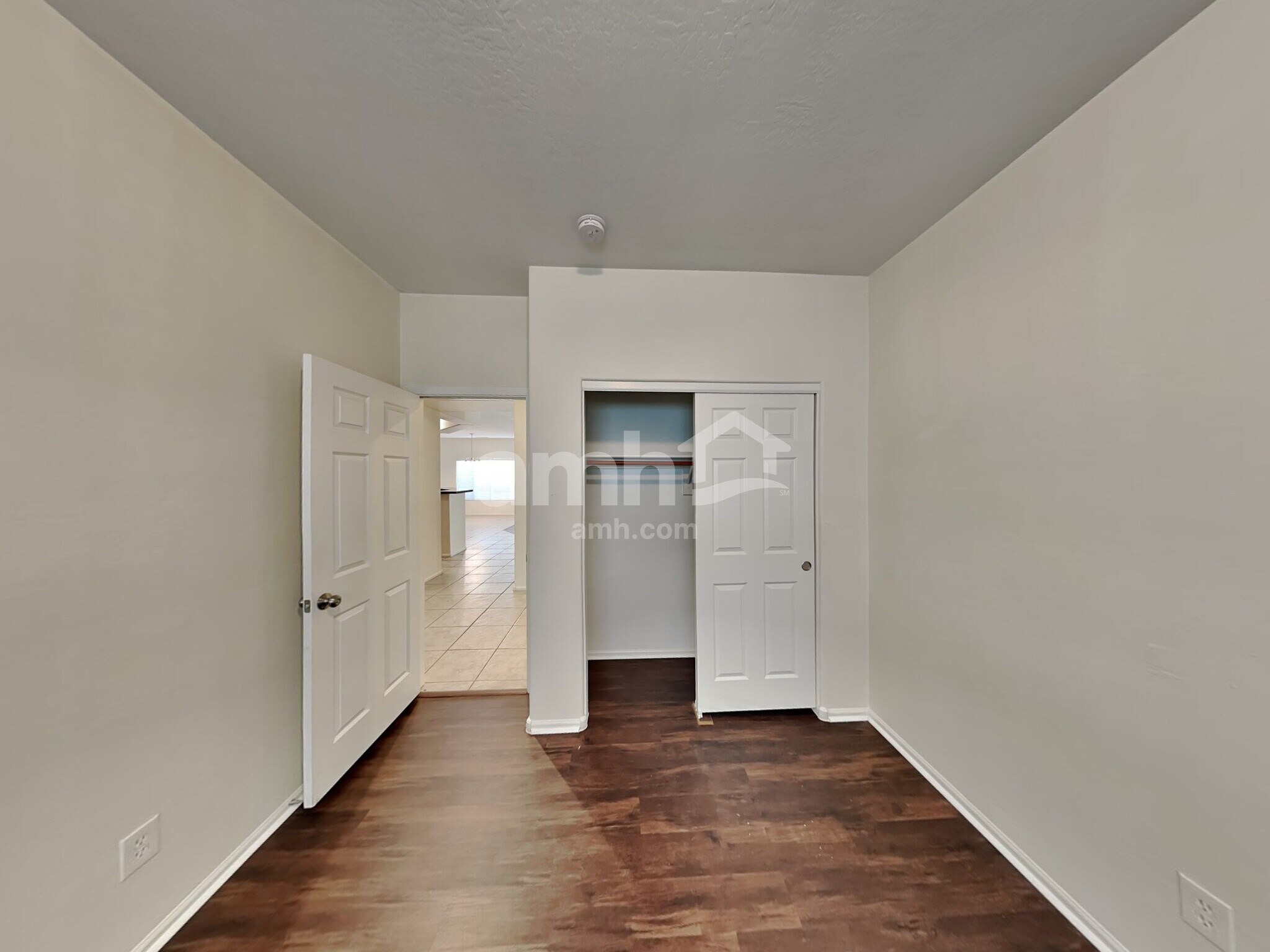 Building Photo - 10363 E Juanita Ave