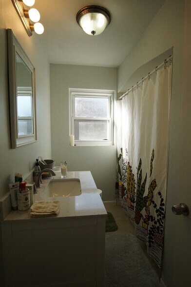 Bathroom - 24330 Manistee St
