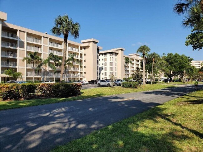 Building Photo - 3000 S Course Dr