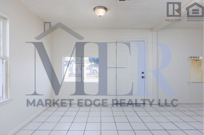Building Photo - 3Bed/1.5Bath House at 35th/McDowell! $1199...