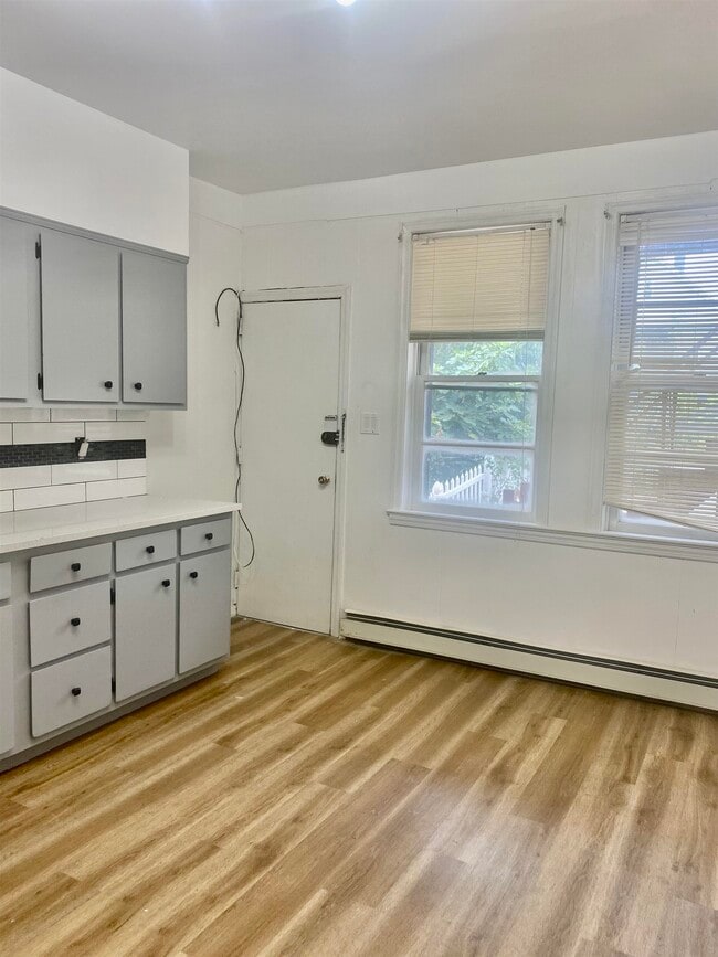 Building Photo - 122 W 20th St