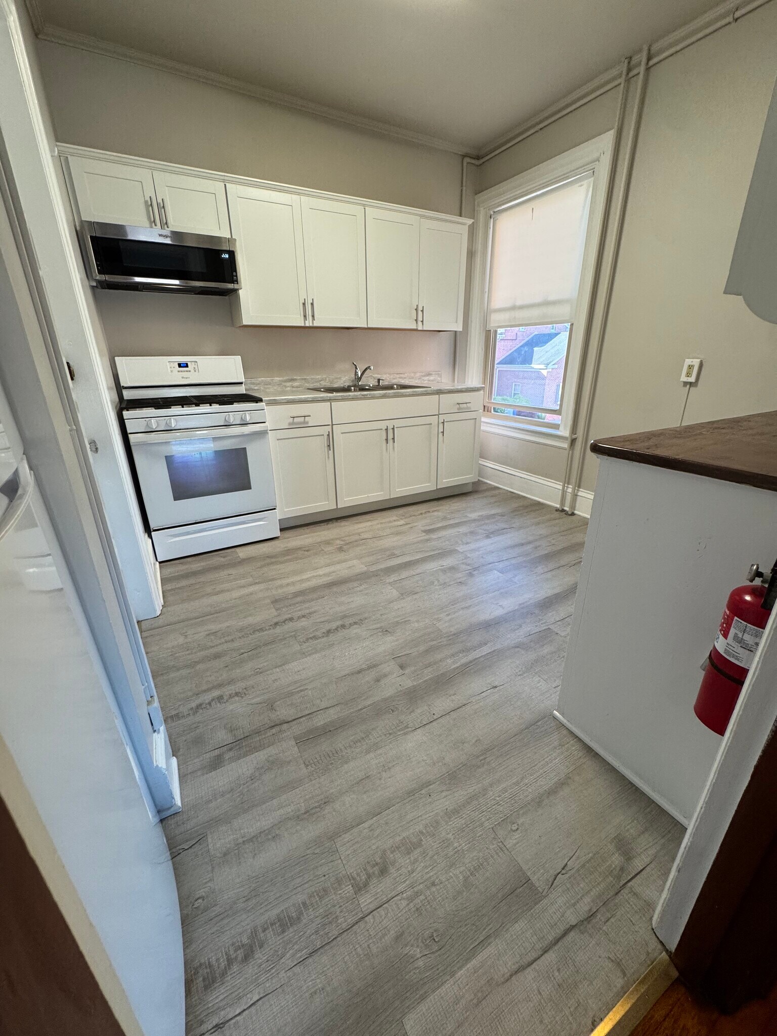 Building Photo - 3 E Chestnut St