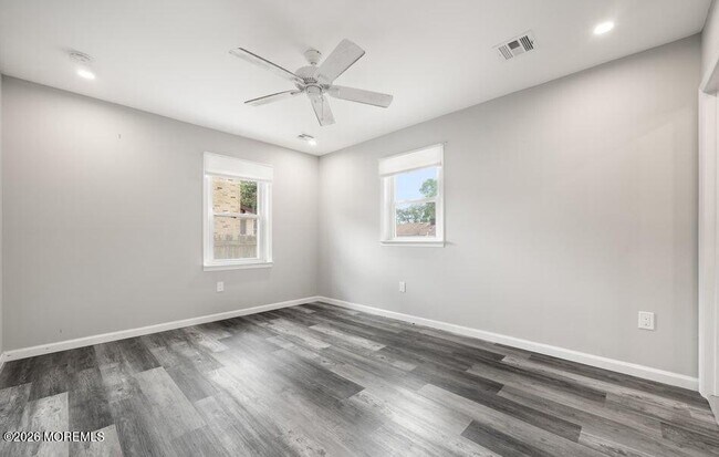 Building Photo - 303 Chestnut Dr