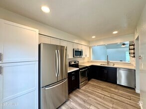 Building Photo - 5114 E Edgemont Ave