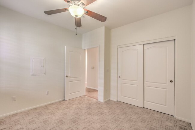 Building Photo - BEAUTIFUL SUMMERLIN CONDO OVERLOOKING THE ...