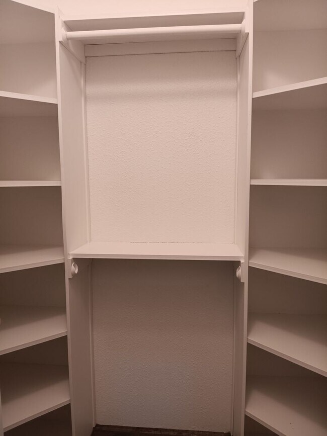 Building Photo - Country Living In The Independence Area Is...