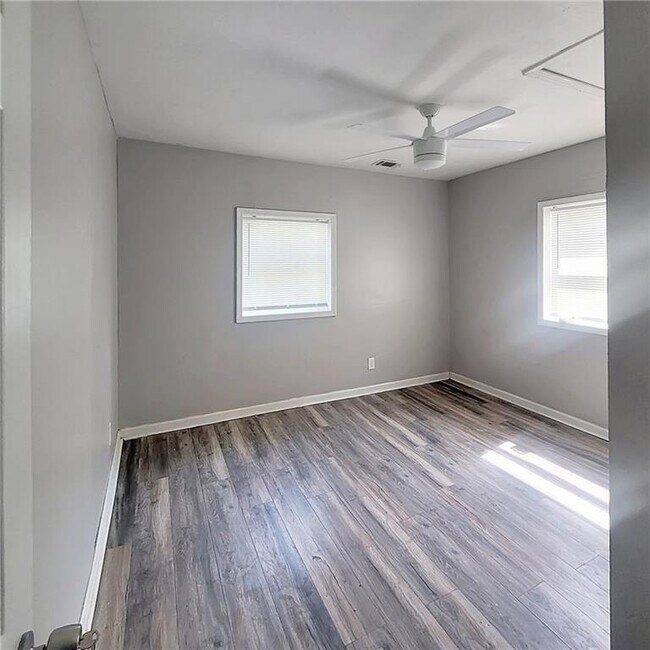 Building Photo - 1093 Windsor St SW