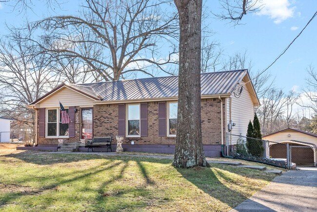 Building Photo - 233 Old Hopkinsville Hwy