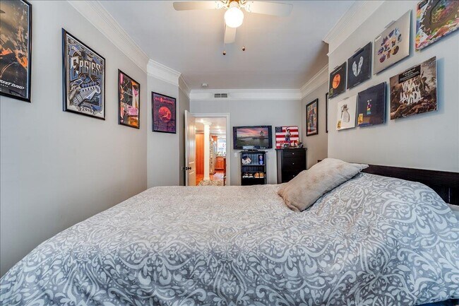 Building Photo - 403 Adams St