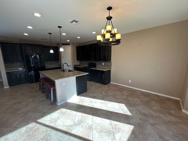 Building Photo - 18627 W North Ln