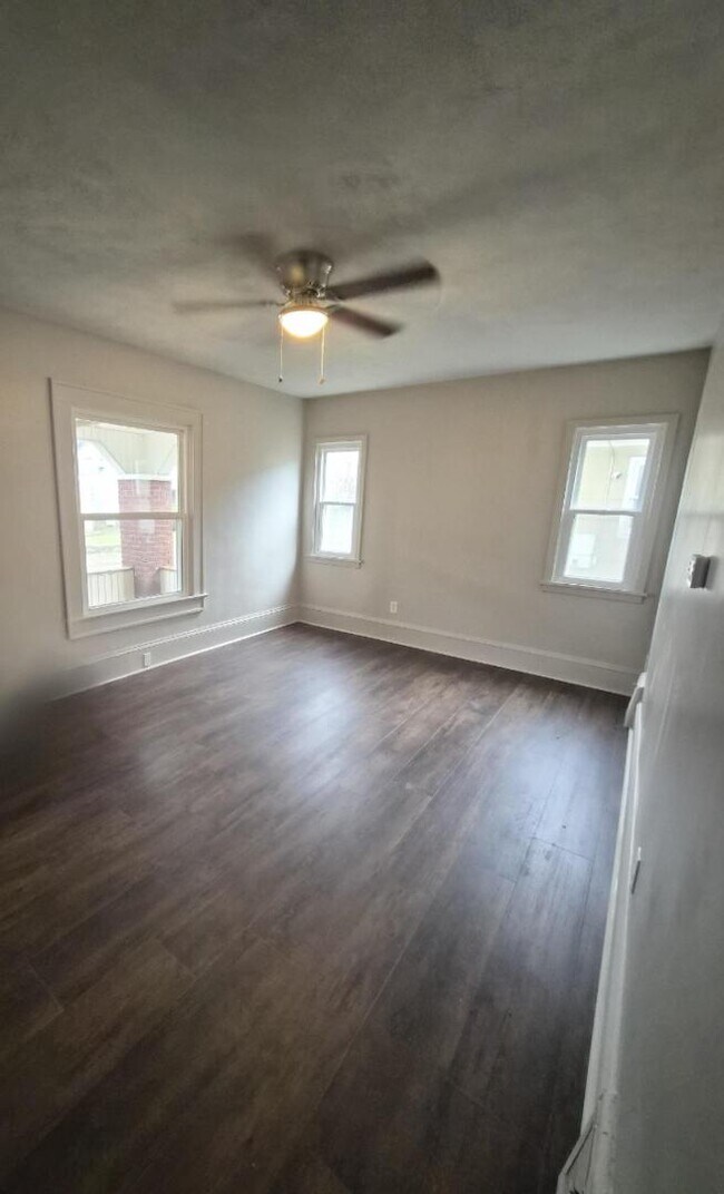 Building Photo - 323 Bedford Ave NW