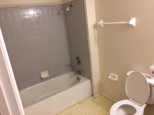 Building Photo - 696 Kilgore St