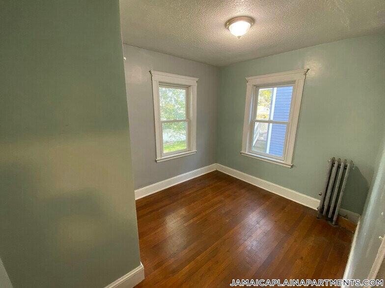 Building Photo - 42 Day St