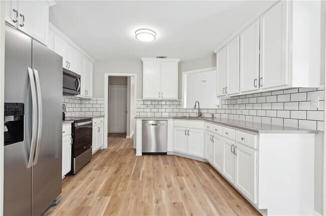 Building Photo - 2335 Winthrope Way Dr