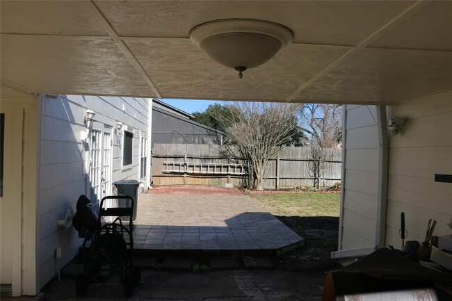 Building Photo - 458 Woodrail Dr