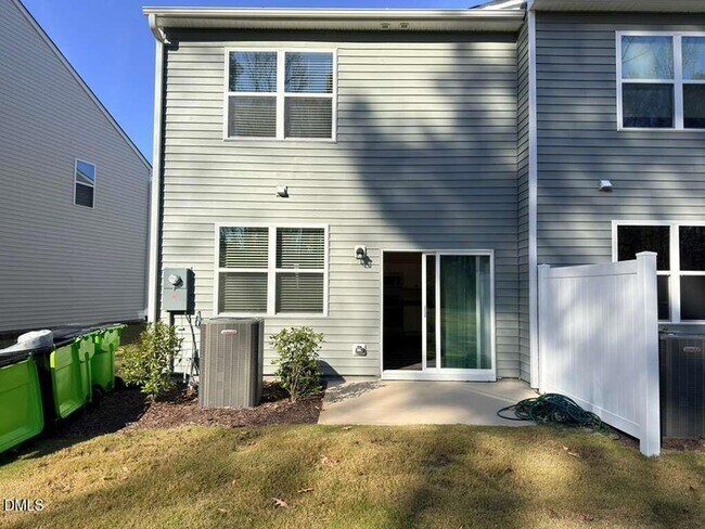 Building Photo - 2048 Trailside Dr