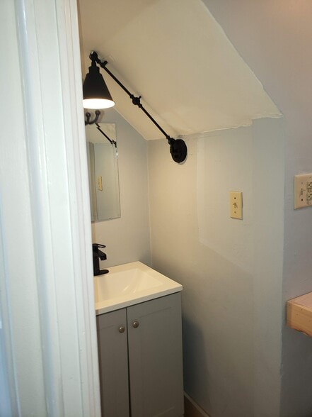 Building Photo - 460 Chenango St