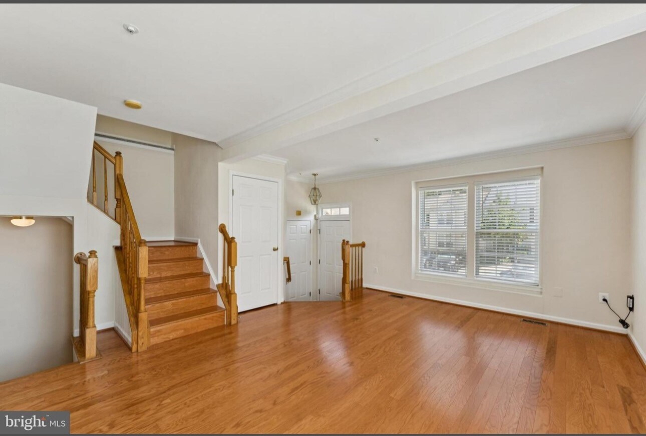 Building Photo - 12300 Sweetbriar Pl