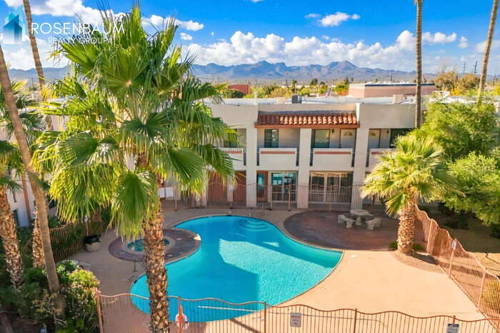 Building Photo - 455 W Kelso St