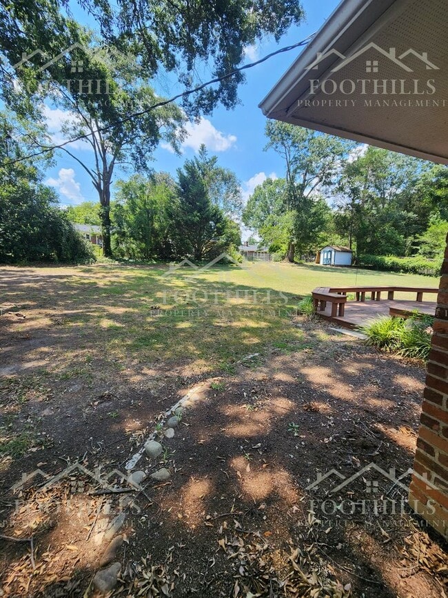 Building Photo - 3-Bedroom Home with Fresh Updates and Fenc...