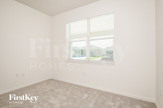 Building Photo - 1226 Ponca Rd