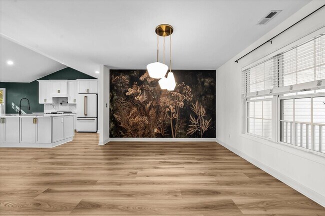 Building Photo - 43 S Lakeshore Dr