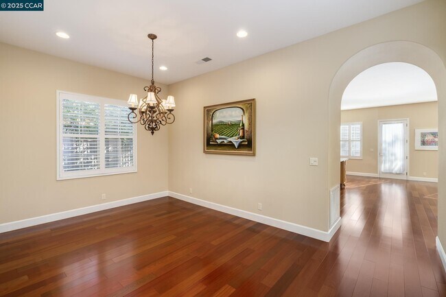 Building Photo - 2240 Britannia Dr