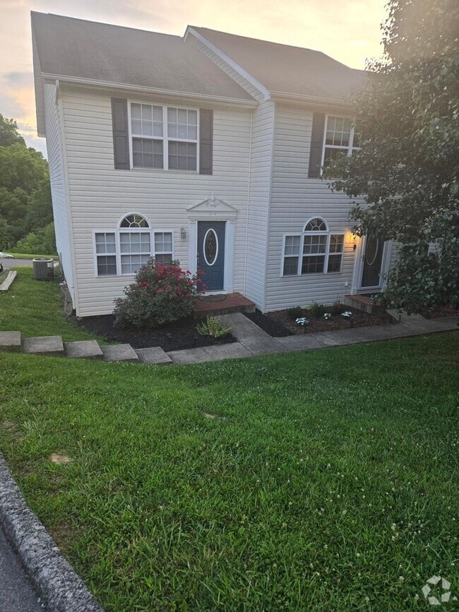 Building Photo - Spacious 2-Bedroom Townhome – End Unit wit...