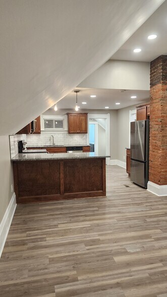 Building Photo - 1301 Buhrer Ave