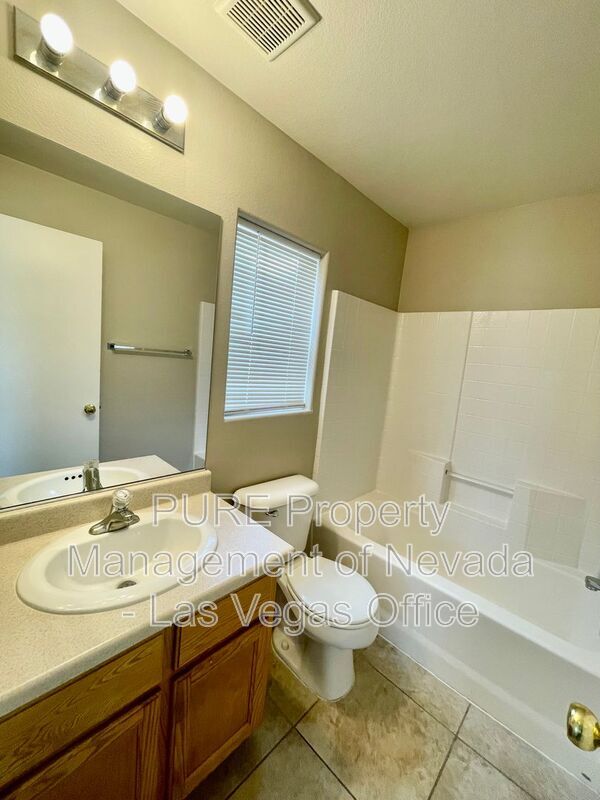 Building Photo - 3047 Errol Flynn St