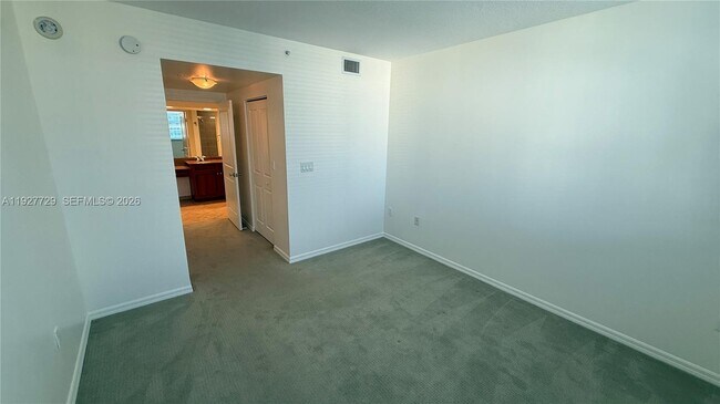 Building Photo - 347 N New River Dr E